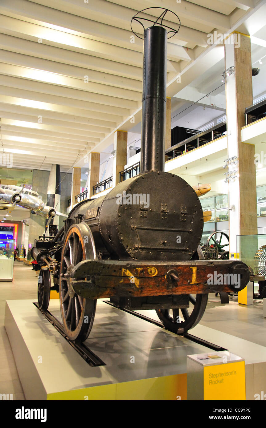 Stephensons Rocket Lokomotive (1829) im Science Museum, Exhibition Road, Kensington, London, England, Vereinigtes Königreich Stockfoto