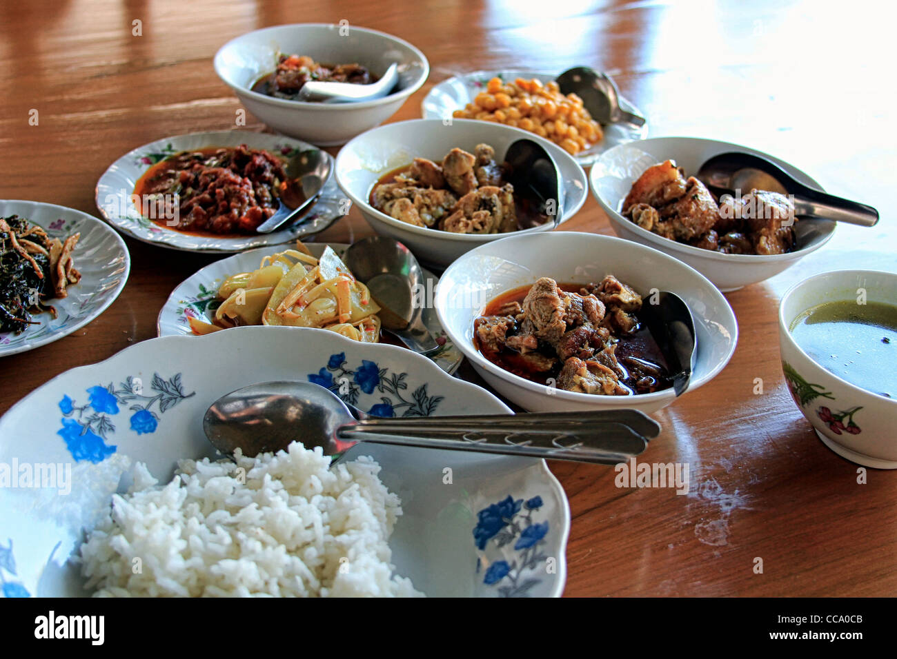 Traditionellen birmanischen Mittagsbuffet, neu-Bagan (Pagan), Myanmar (Burma) Stockfoto