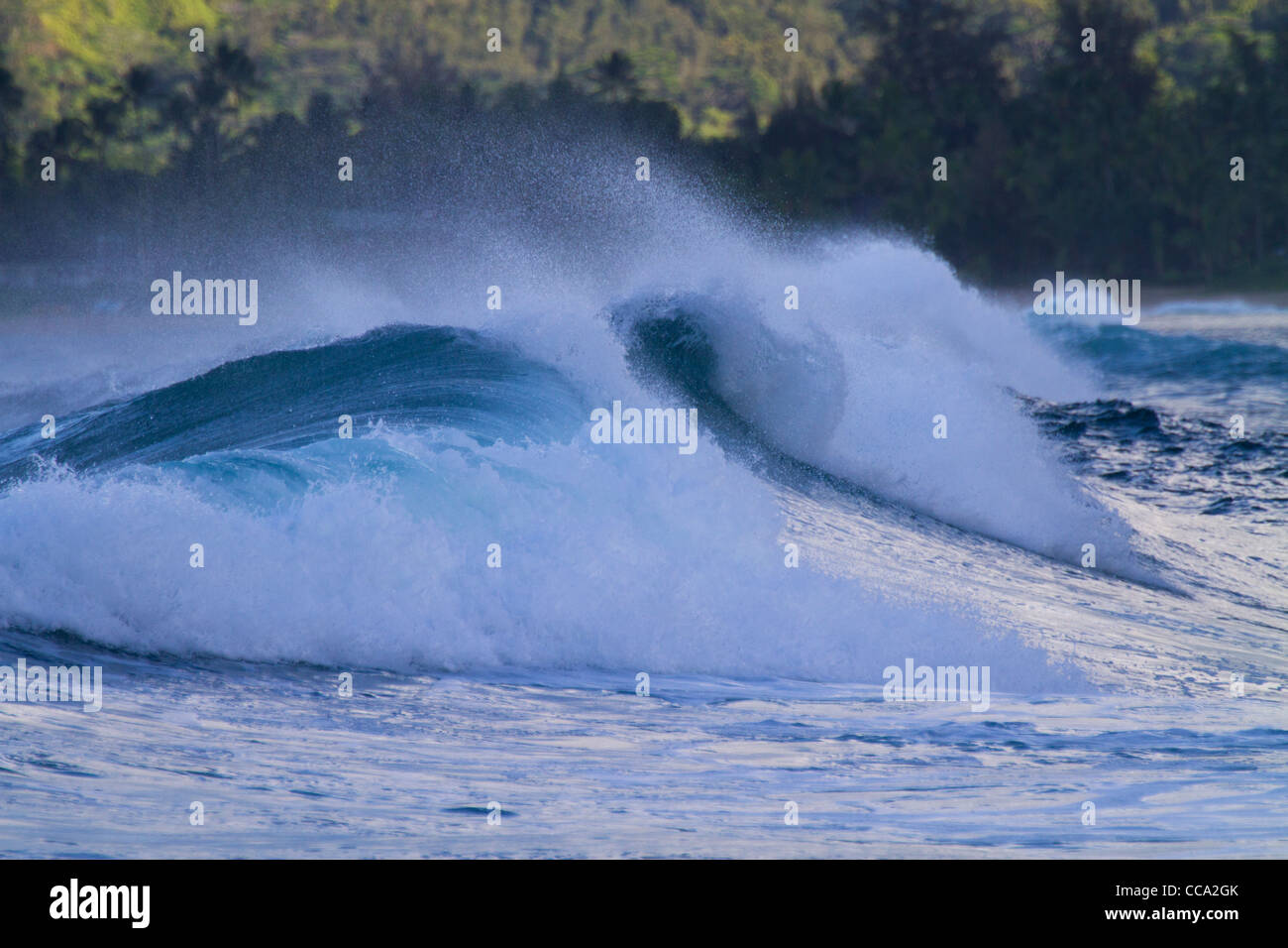 Wellen in Hanalei Bay, Kauai, Hawaii. Stockfoto