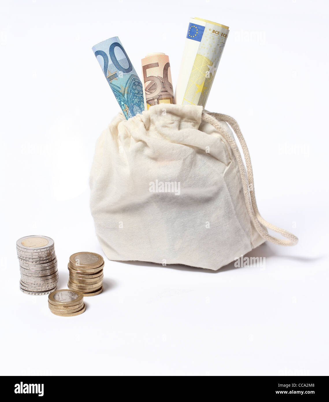 Euro-Scheine in einem Beutel mit Münzen Stockfoto