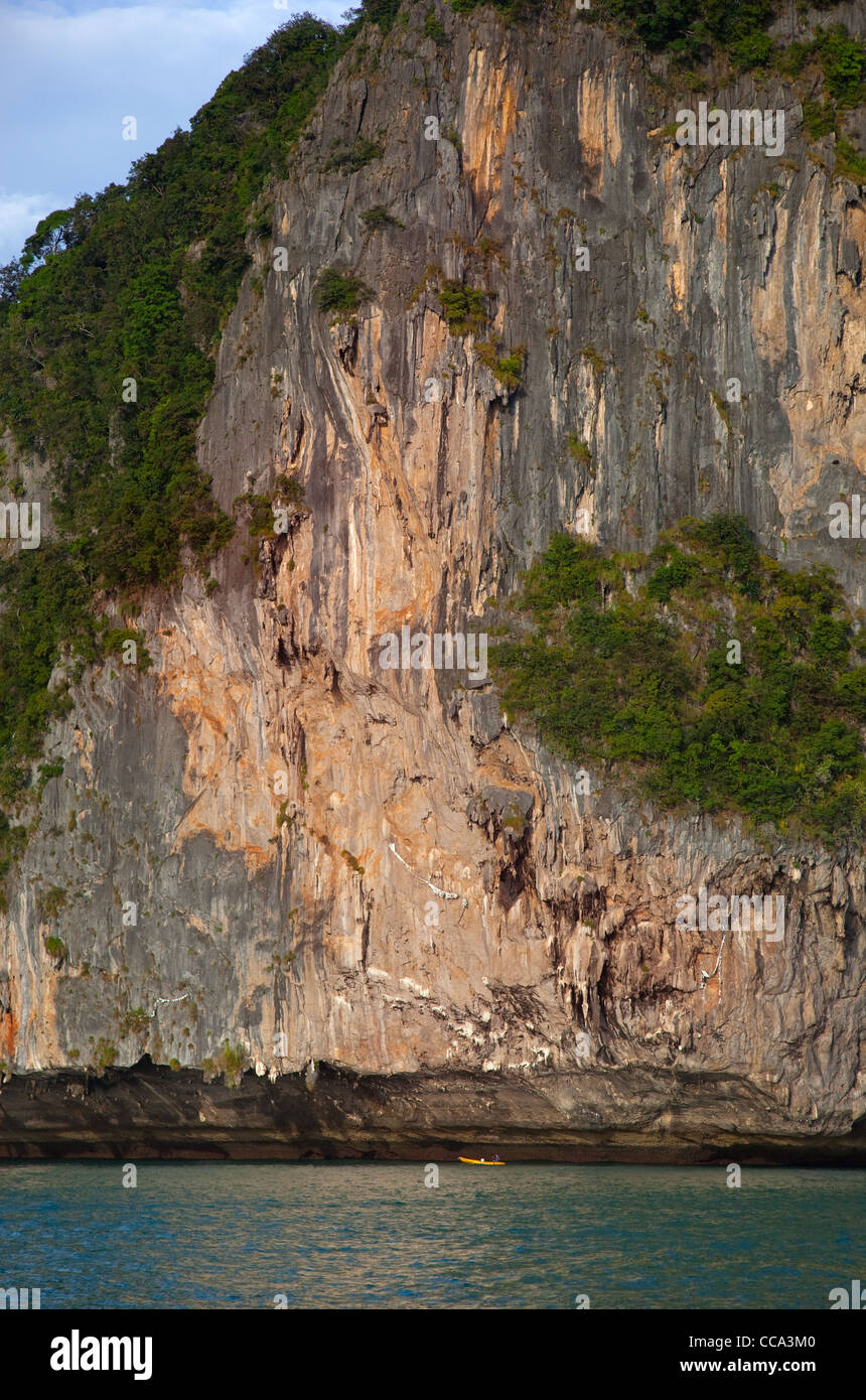 Kalksteinformationen in Ao Phra Nang Andaman Meer Thailand Stockfoto