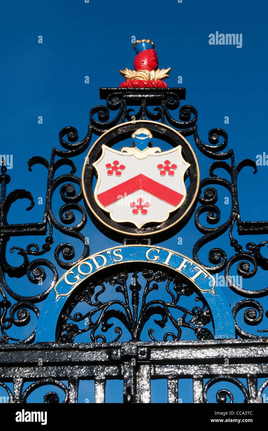 Schild über die schmiedeeisernen Tore am Eingang zum alten Dulwich College. Stockfoto