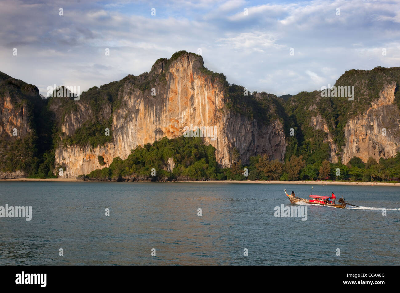 Felsigen Kalksteinfelsen am Railay Ao Phranang Thailand Stockfoto