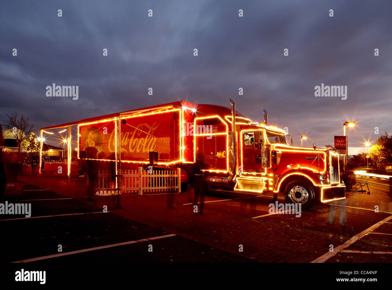 Der offizielle Coca Cola Weihnachtstruck während einer davon abgebildet ist vielen öffentlichen Roadshows im Dezember. Stockfoto