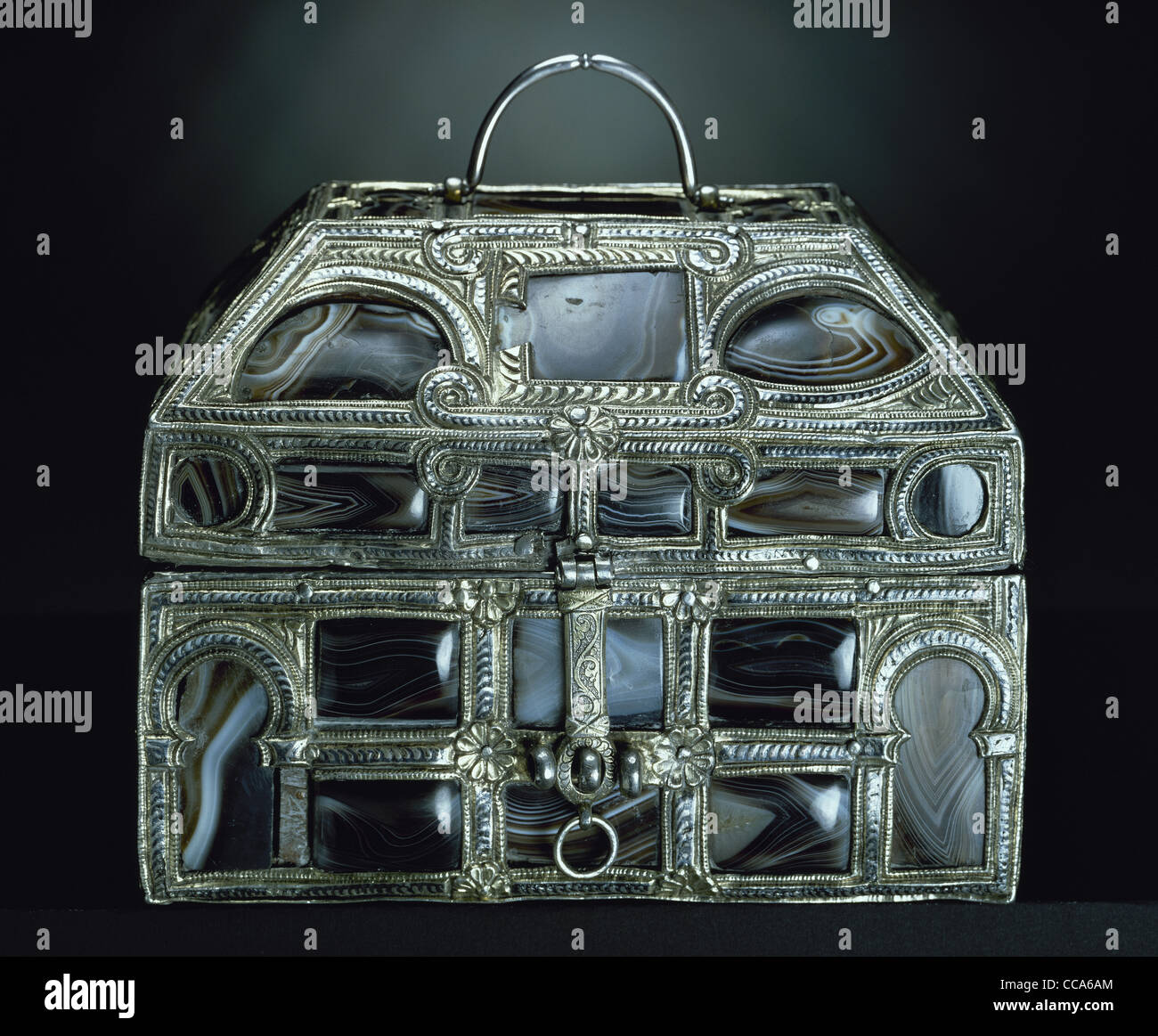 Truhe der Achate. 11. Jahrhundert. In Silber und Achate geschmackvoll gemacht. Von der Stiftskirche Kirche des Heiligen Isidor von Leon. Stockfoto