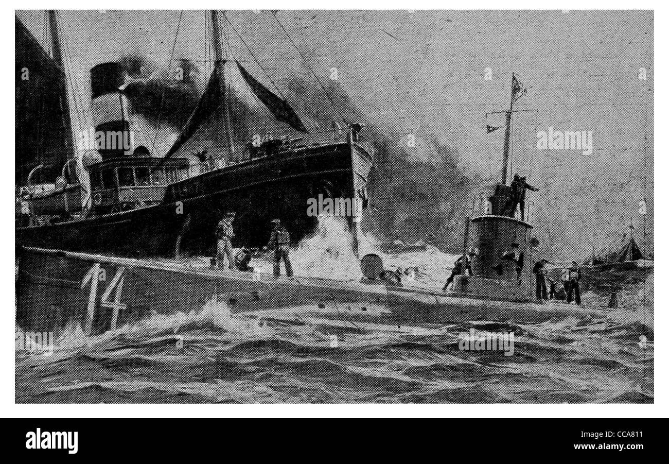 1915 deutsche Propaganda U Boot u-Boot rammen britische Trawler Sea Naval Marine Sub Schiff Boot Dampfer Dampfschiff Kaufmann Seemann Stockfoto