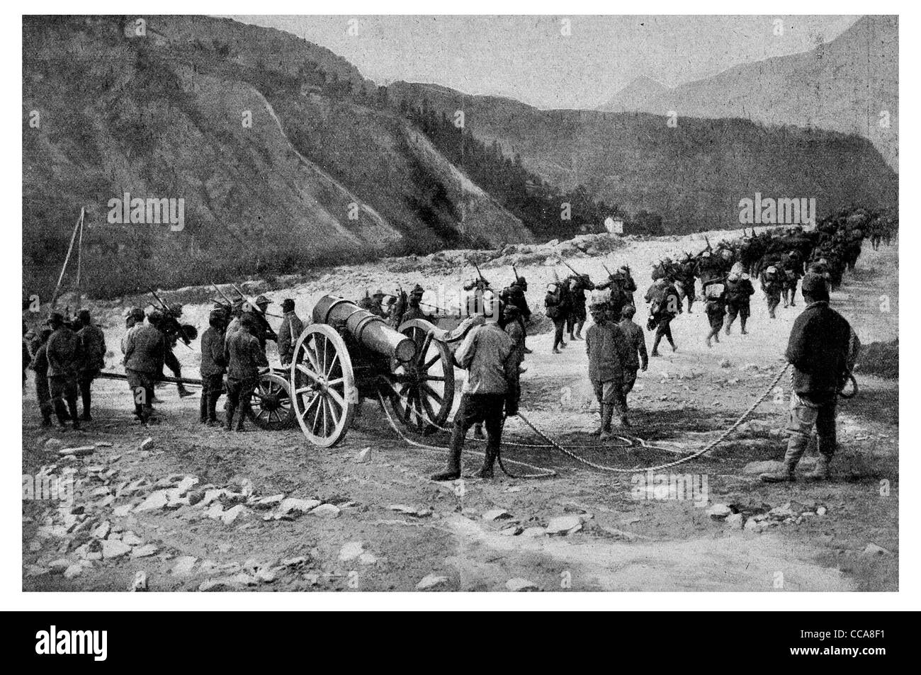 1915 März kämpfende Schweizer Alpen Kanonier Artillerie marschierenden Spalte Kanone Ingenieure Berg Kriegsführung Stockfoto