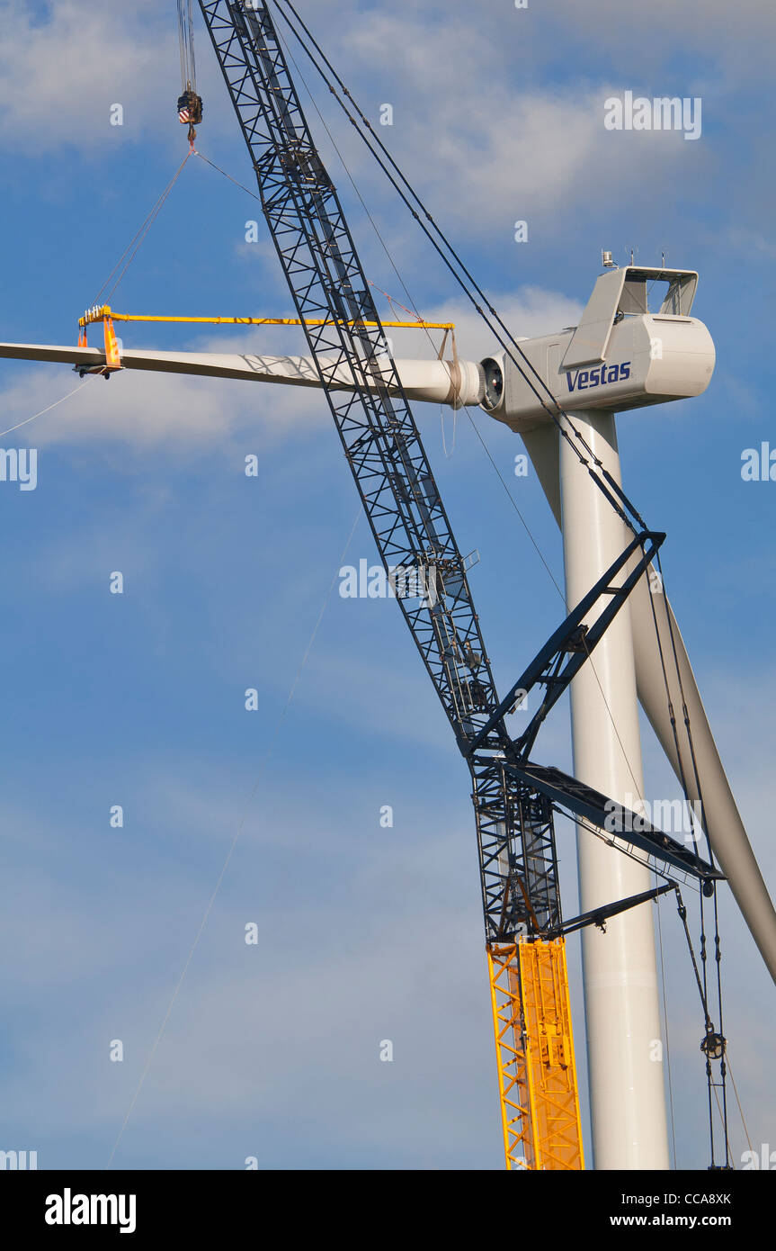 Ein LIEBHERR LTM 11200-9.1-Kran, Montage einer Windkraftanlage Vestas Stockfoto