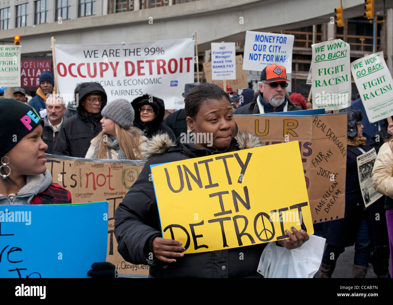 Detroit, Michigan - Hunderte von Menschen marschierten für Arbeitsplätze, Frieden und Gerechtigkeit auf dem Martin Luther King Jr.-Urlaub. Stockfoto