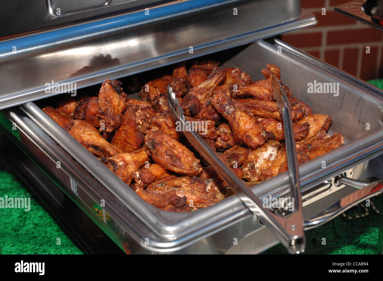 Grill Hot Wings auf eine Superbowl Party. Stockfoto