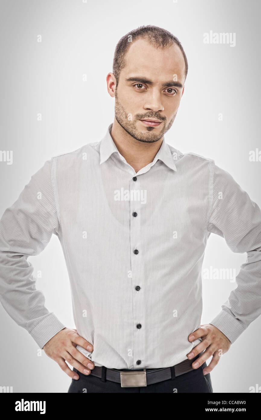 Mode junger Geschäftsmann auf grauem Hintergrund Stockfoto