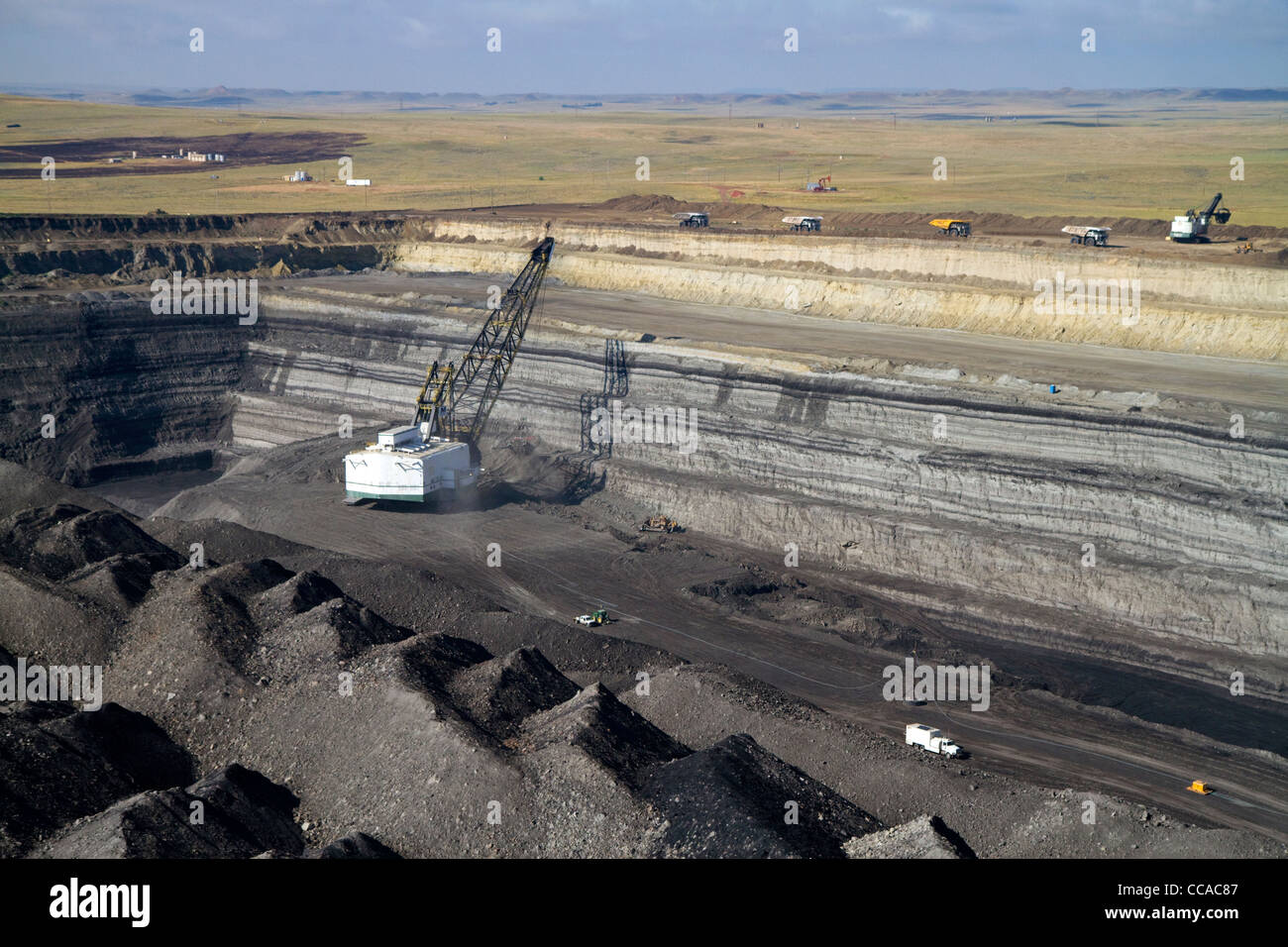 Luftaufnahme von einem Seilbagger verwendet wird, in den Prozess der Kohle-Tagebau in Campbell County, Wyoming, USA. Stockfoto