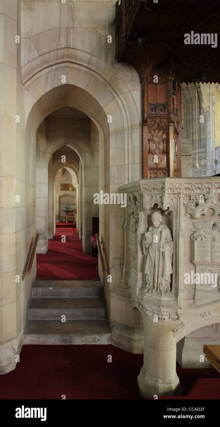 Inneren Gang, Kirche von St. David, Exeter, Devon von W. D. Caroe. Stockfoto