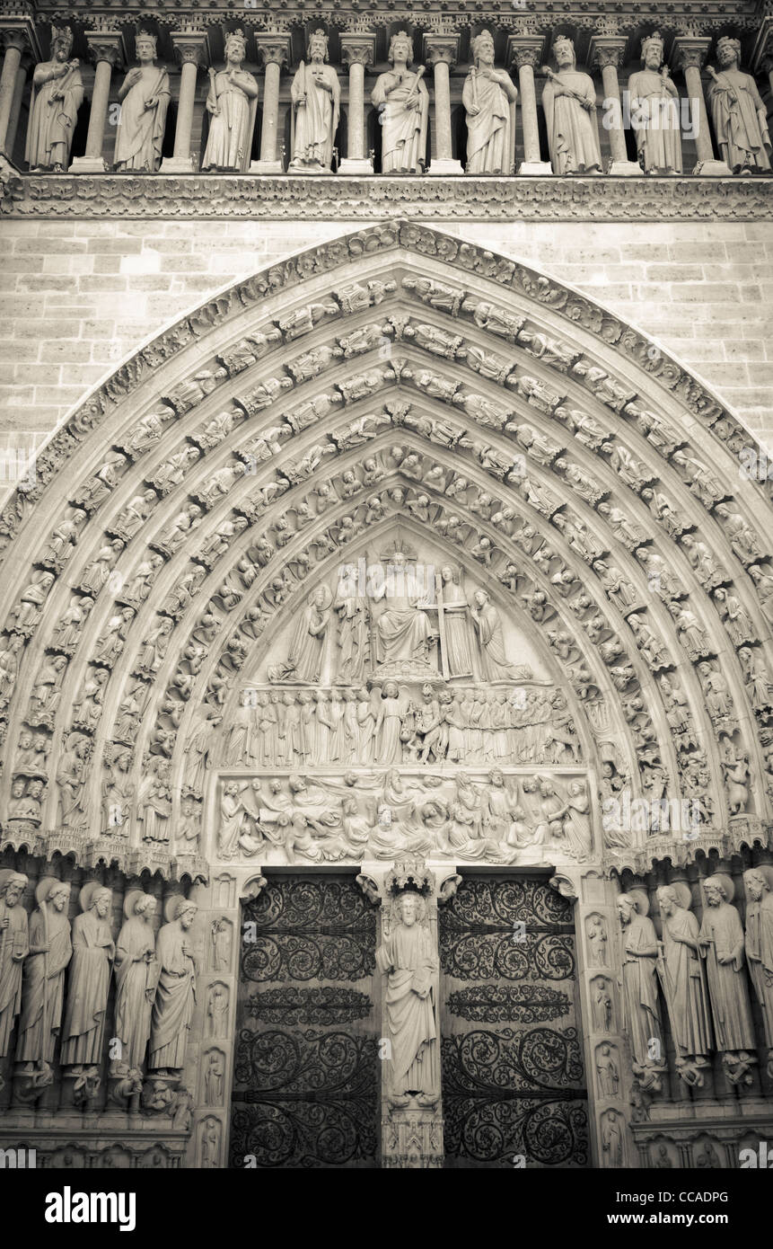 Der Haupteingang der Kathedrale Notre Dame, Paris, Frankreich Stockfoto