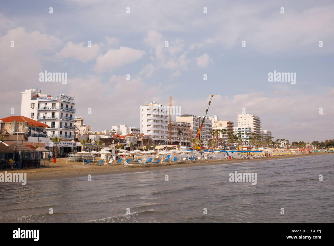 Hotels und Strand, Larnaca direkt am Meer, Zypern. Stockfoto