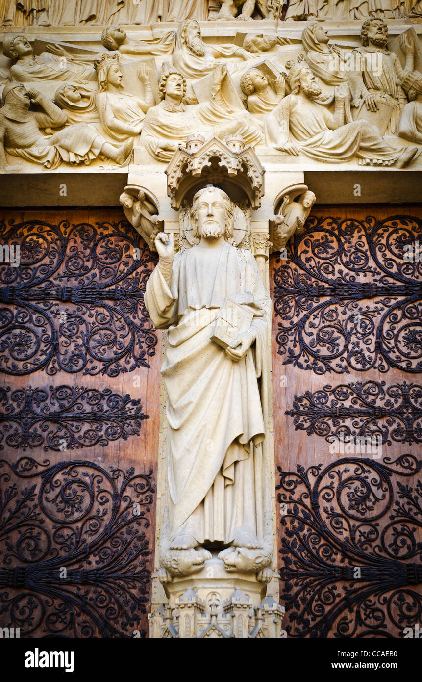Der Haupteingang der Kathedrale Notre Dame, Paris, Frankreich Stockfoto
