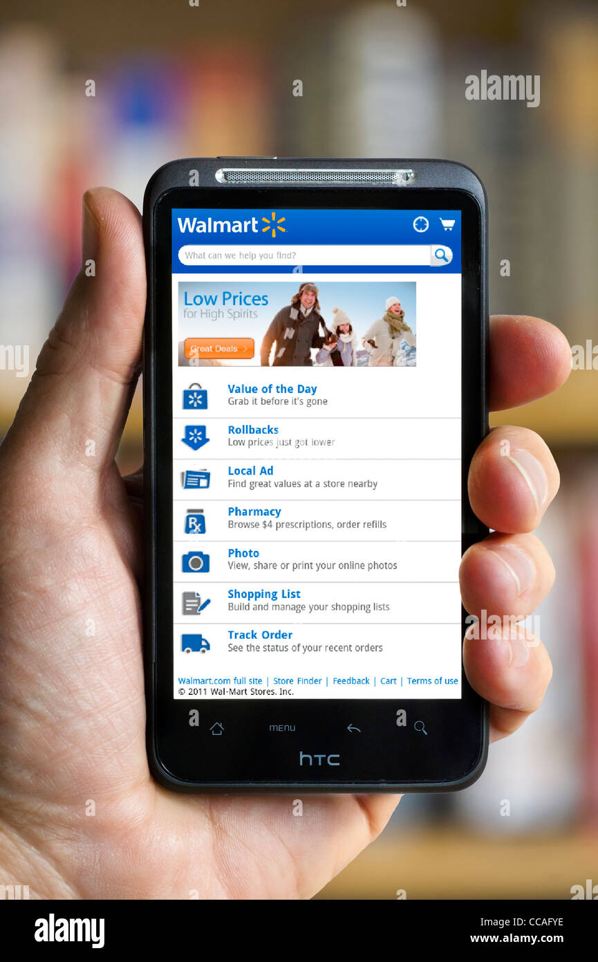 Online-Shopping bei Walmart mit einem HTC-smartphone Stockfoto