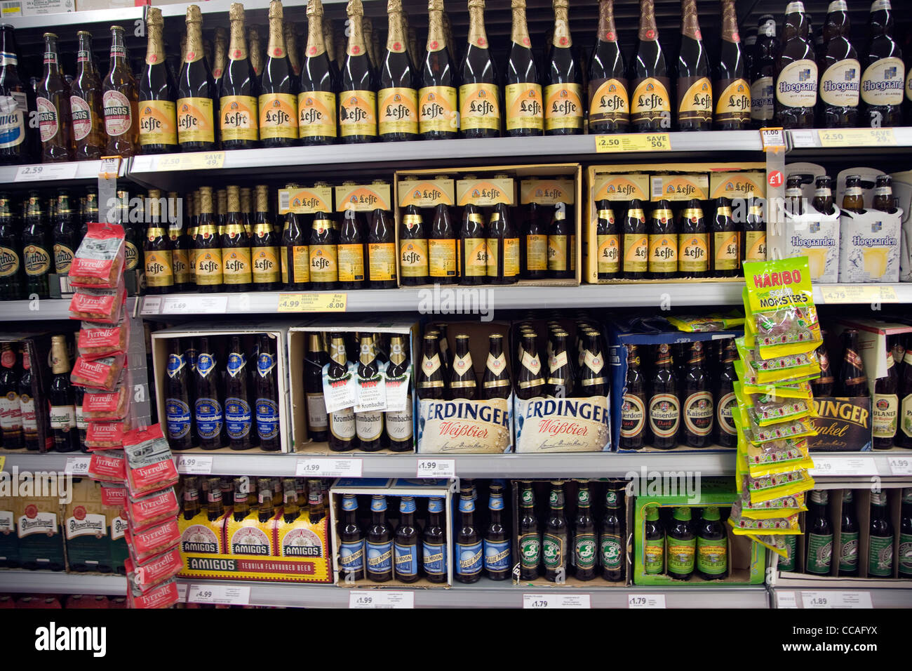 Importierte Luxus Bier Display Supermarkt shop Stockfotografie - Alamy