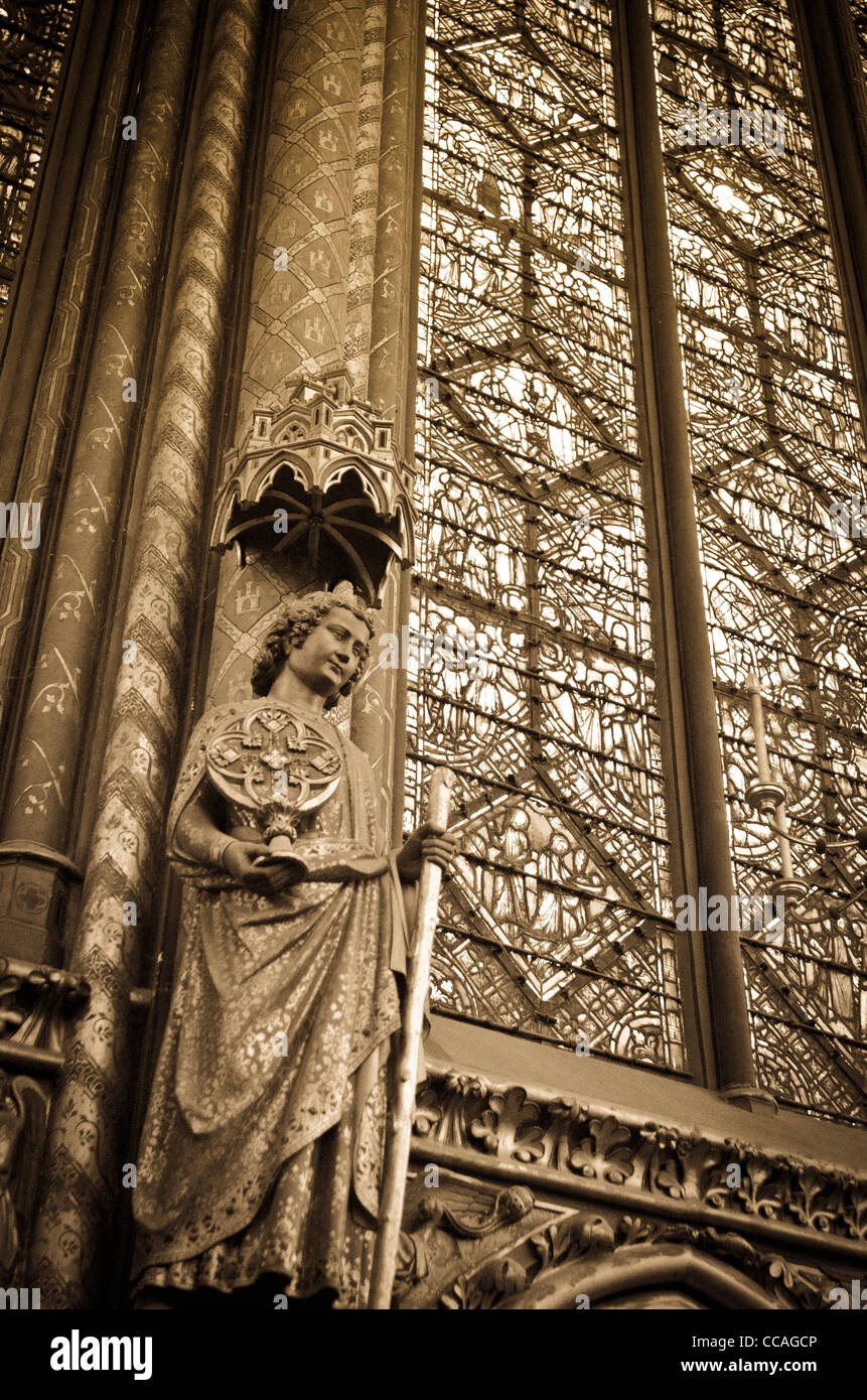 Glasfenster in der Kapelle Sainte-Chapelle, Paris, Frankreich Stockfoto