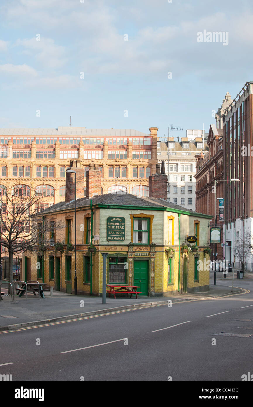 Peveril des Peak traditionellen englischen Stadt Pub, befindet sich auf große Bridgewater Street, Manchester, UK. Stockfoto