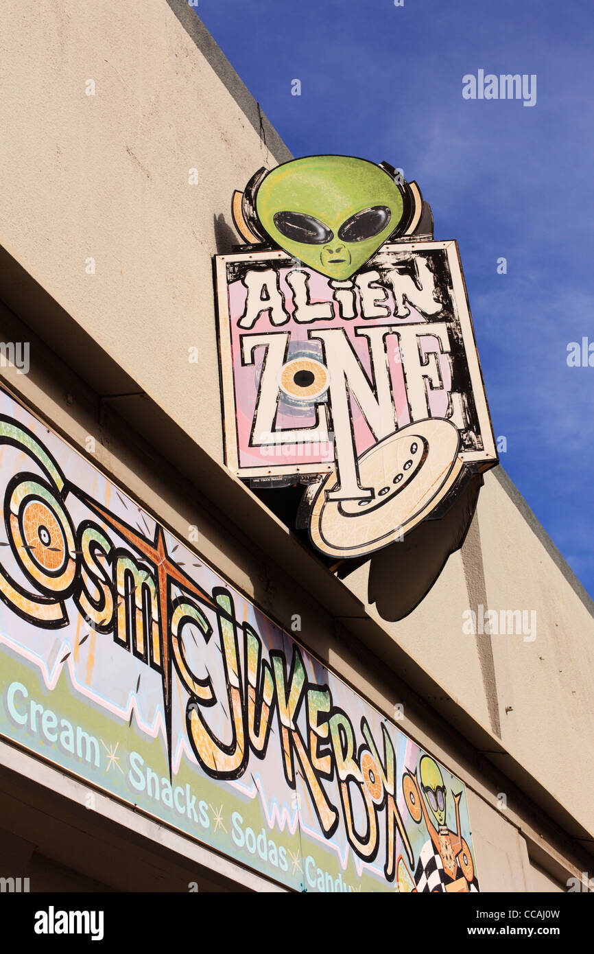 Alien Zone Shop Zeichen in Roswell, New Mexico. Stockfoto