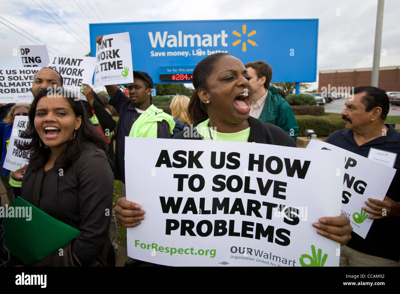 Walmart Mitarbeiter demonstrieren vor dem Walmart Home Office in Bentonville, Arkansas Stockfoto