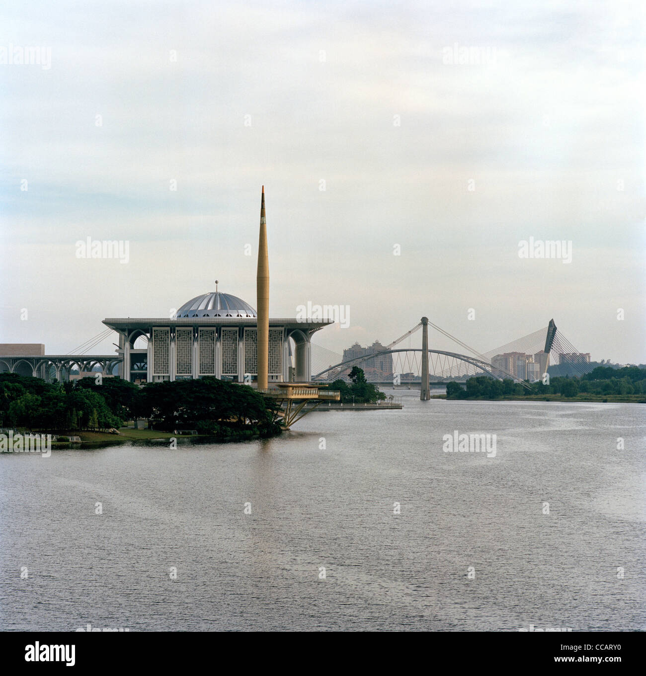 Reisen Fotografie - Bügeleisen Moschee in Putrajaya in Kuala Lumpur in Malaysia Naher Osten Asien. Architektur Stockfoto