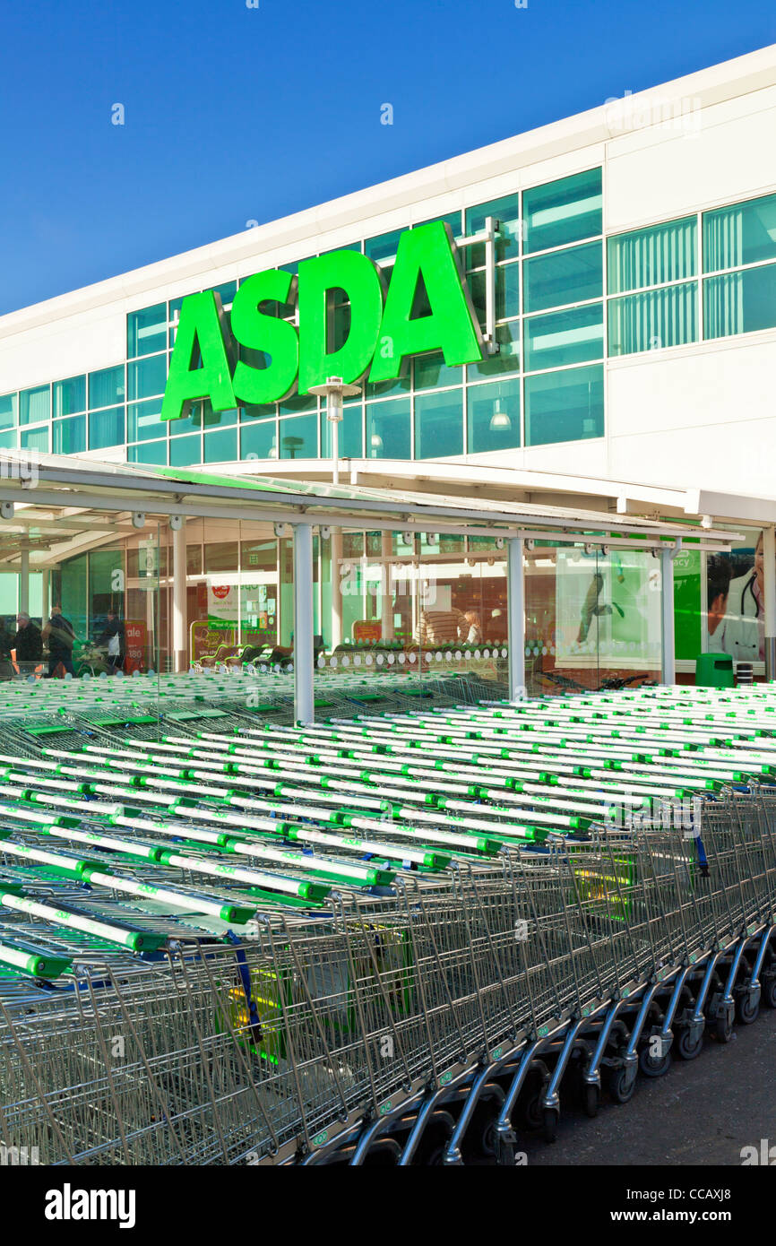 ASDA Supermarkt und Trolleys Long Eaton Stadt Derbyshire Nottinghamshire England UK GB EU Europa Stockfoto