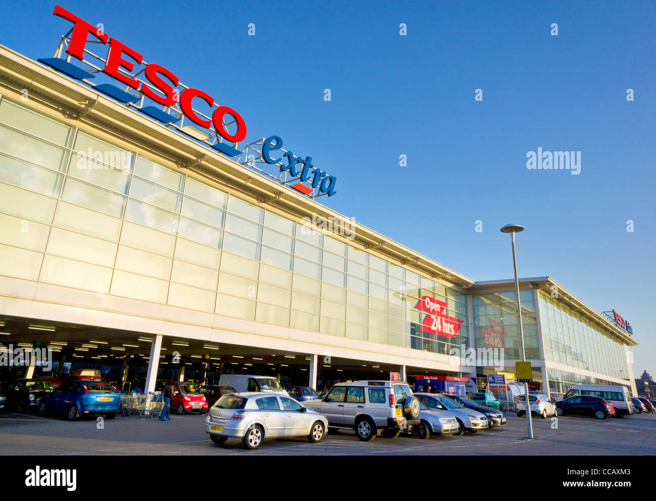 Tesco Extra Supermarkt Parkplatz Long Eaton Stadt Derbyshire Nottinghamshire England UK GB EU Europa Stockfoto