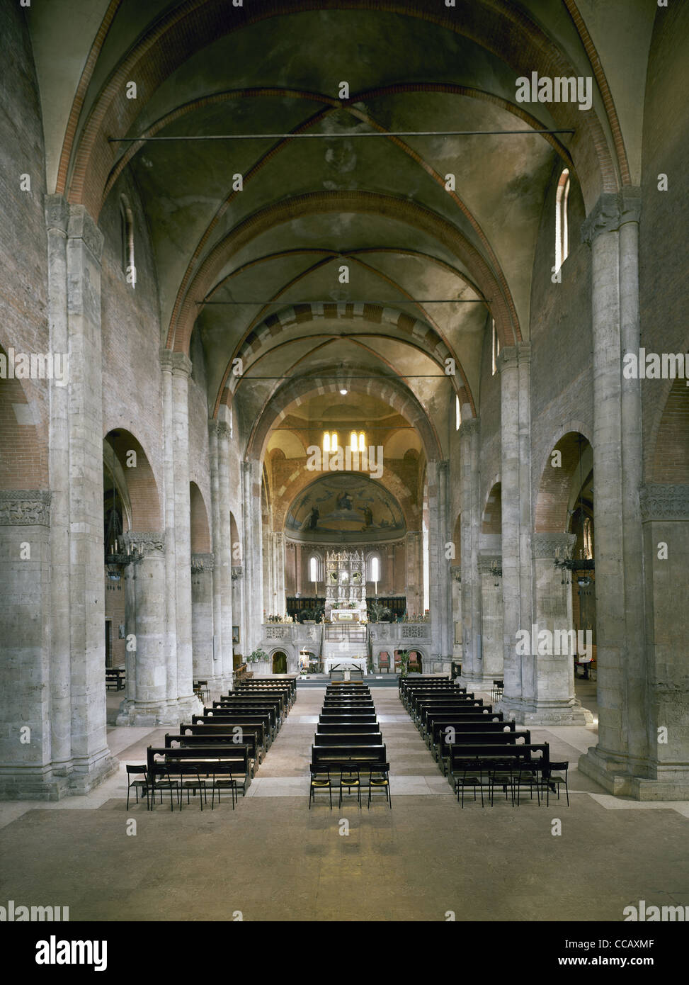 Italien. Pavia. Kirche des Heiligen Petrus in den Himmel von Gold. 11. bis 12. Jahrhundert. Mittelschiff. Stockfoto