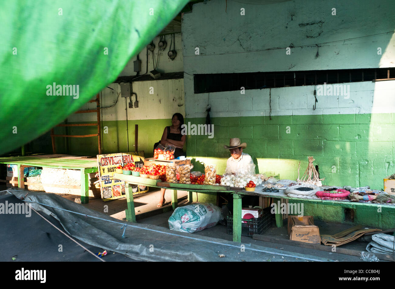 Im Inneren der "Mercado Sur 2" Lifestyle Ambiente in der Zona 1, Guatemala City Historical Center, Guatemala, Mittelamerika. Stockfoto