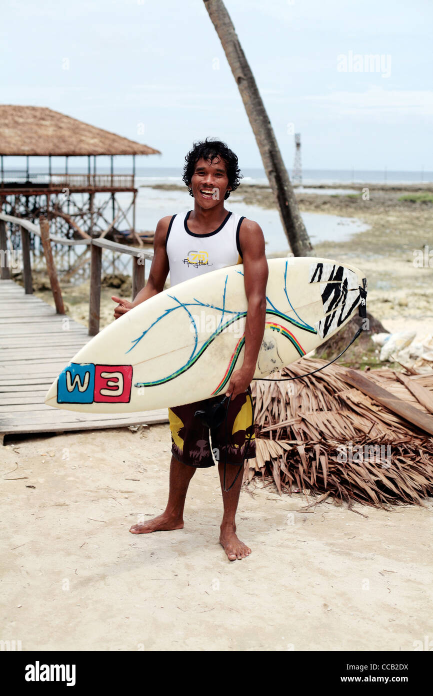 Lokalen Surfer im Cloud 9 Wave, Siargao Island, Philippinen. Stockfoto