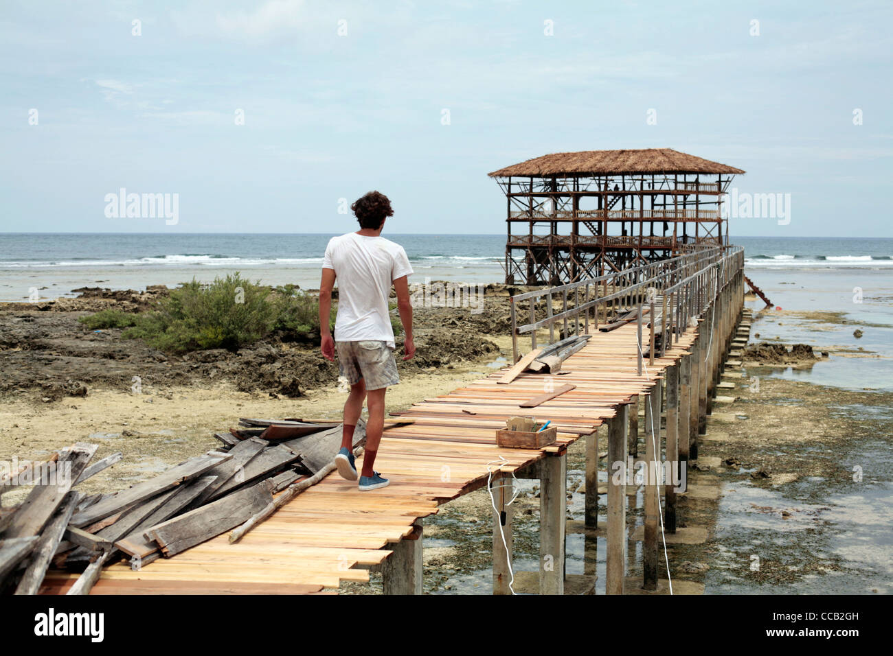 Der Gehweg, der die Cloud 9 Welle, Siargao Island, Philippinen führt. Stockfoto