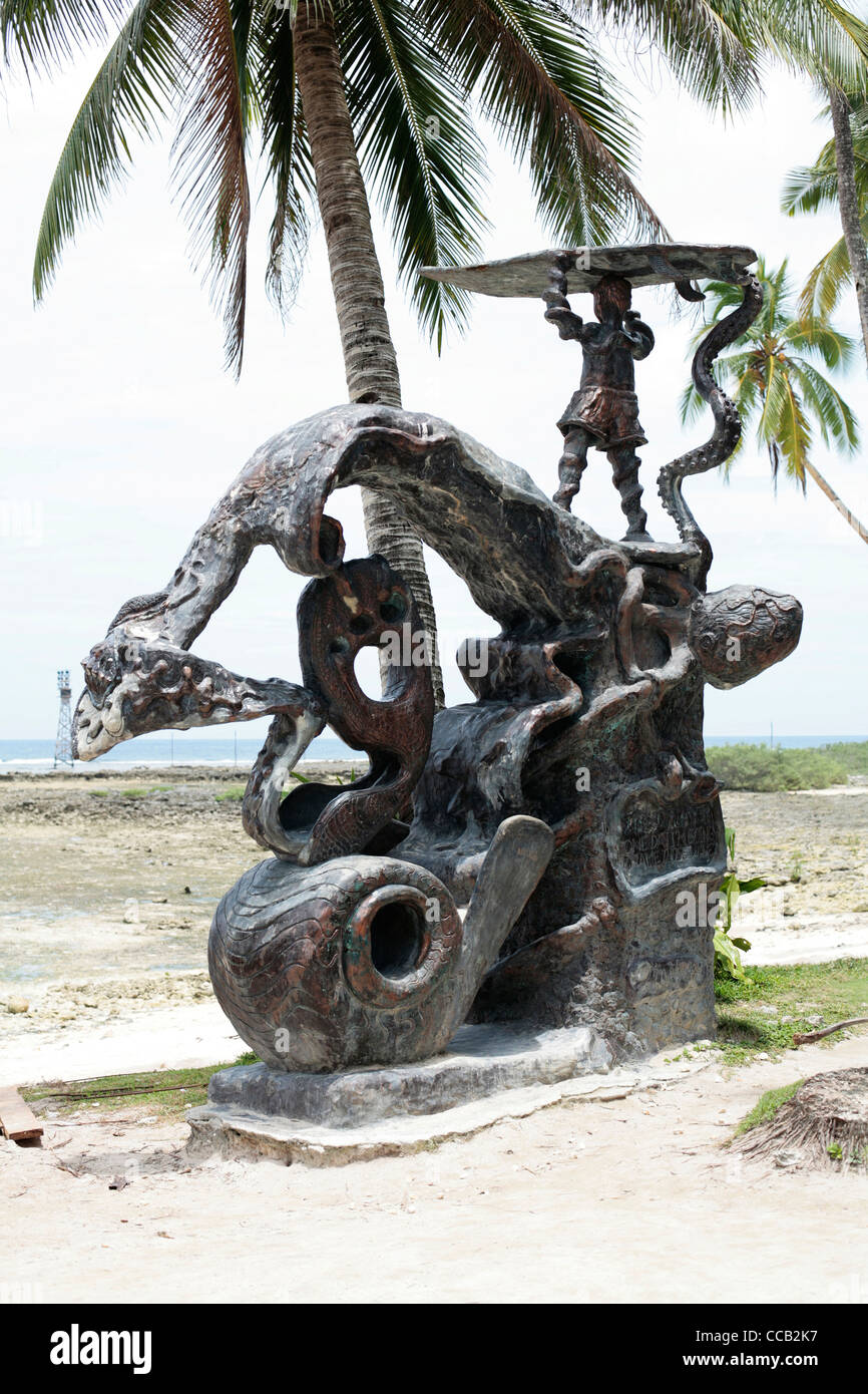Surfen-Skulptur im Cloud 9 Wave, Siargao Island, Philippinen. Stockfoto