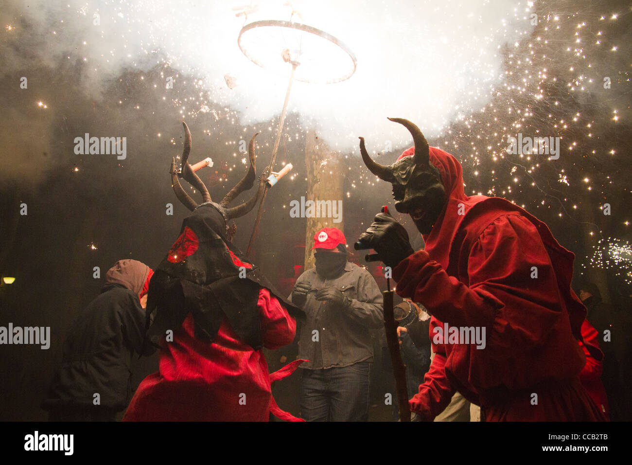 Correfoc Teufel Feuerwerk Feier während Fiesta Sant Antoni Sa Pobla Mallorca Mallorca Balearen Spanien Stockfoto