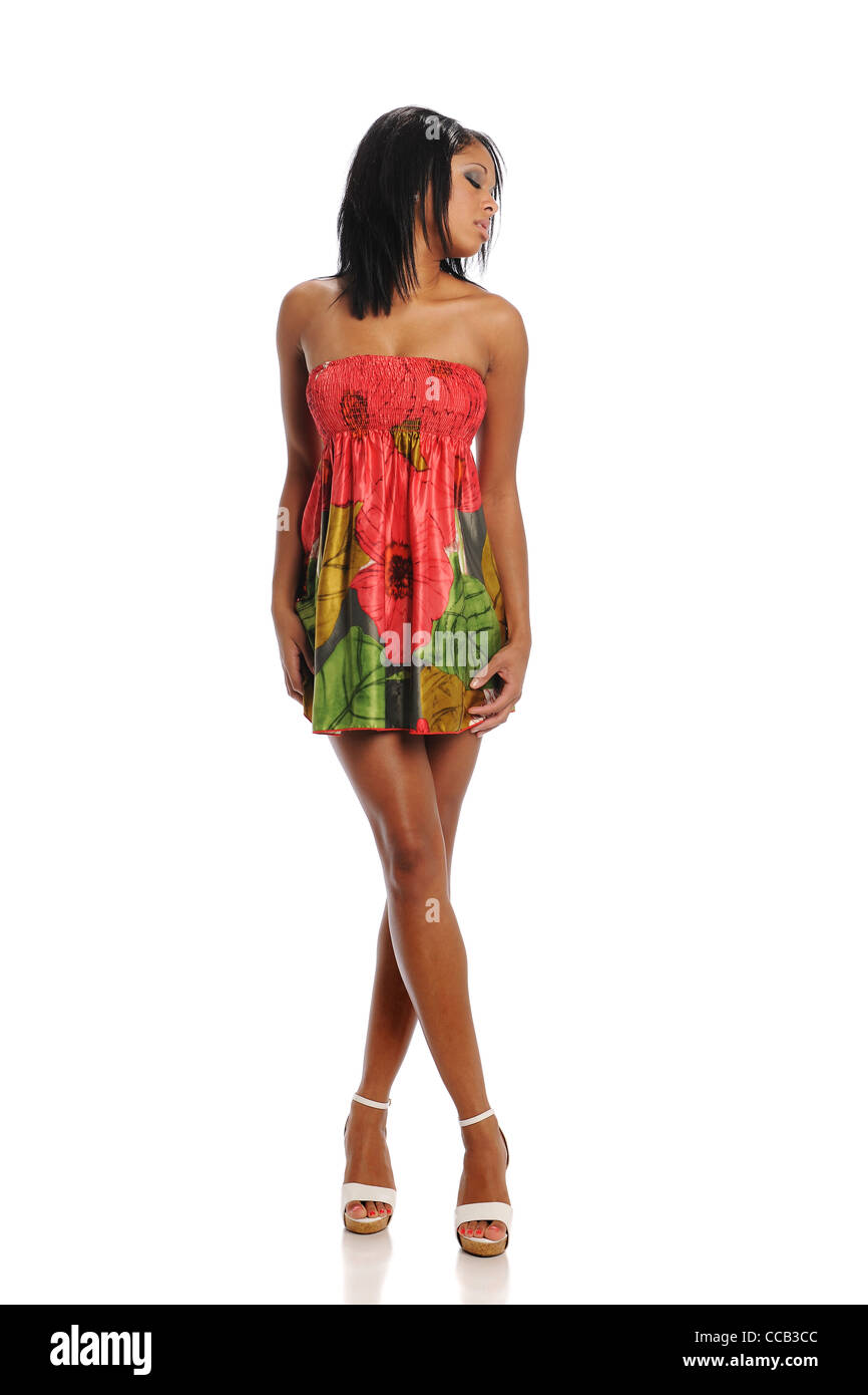 Junge schwarze Frau Mode Model posiert auf einem weißen Hintergrund isoliert Stockfoto