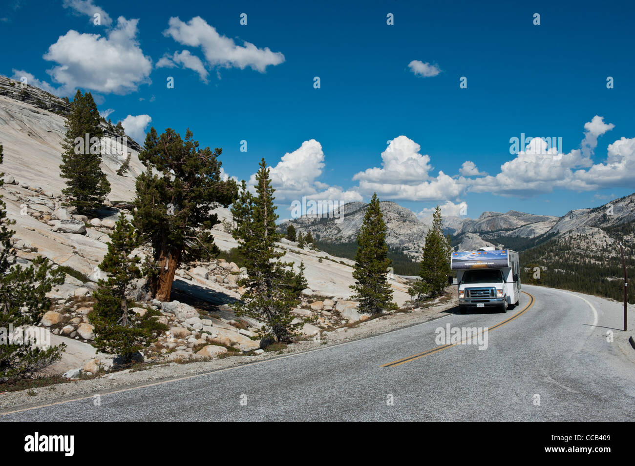 Wohnmobil, Wohnmobil entlang der Tioga Pass. Yosemite-Nationalpark. Kalifornien. USA Stockfoto