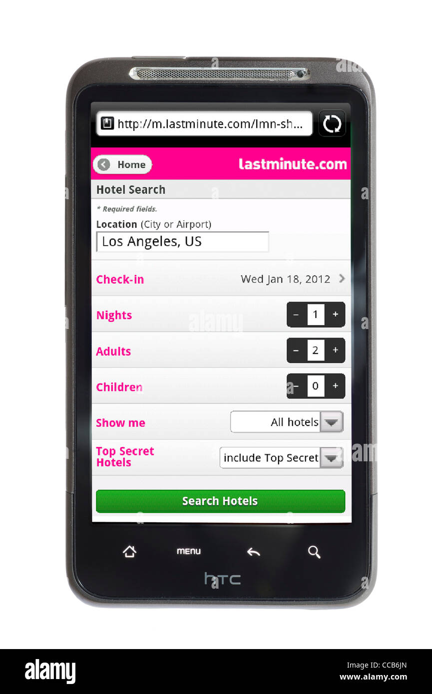 Auf der Suche nach einem Hotel auf der Website lastminute.com mit einem HTC-smartphone Stockfoto