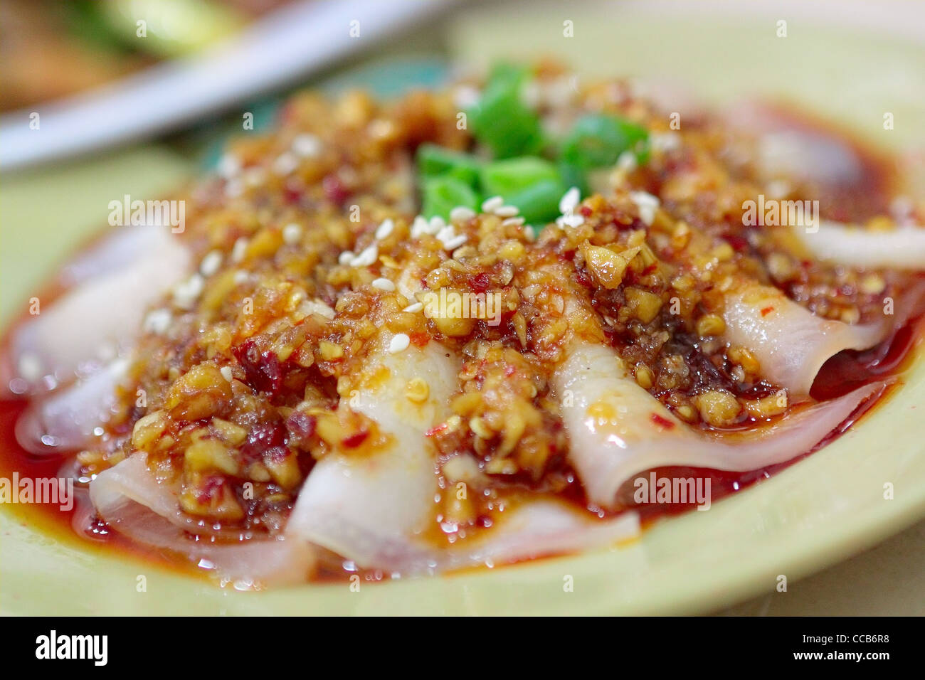 In Scheiben geschnittenen gekochten Schweinefleisch mit Knoblauch-Sauce, Sichuan-Küche Stockfoto