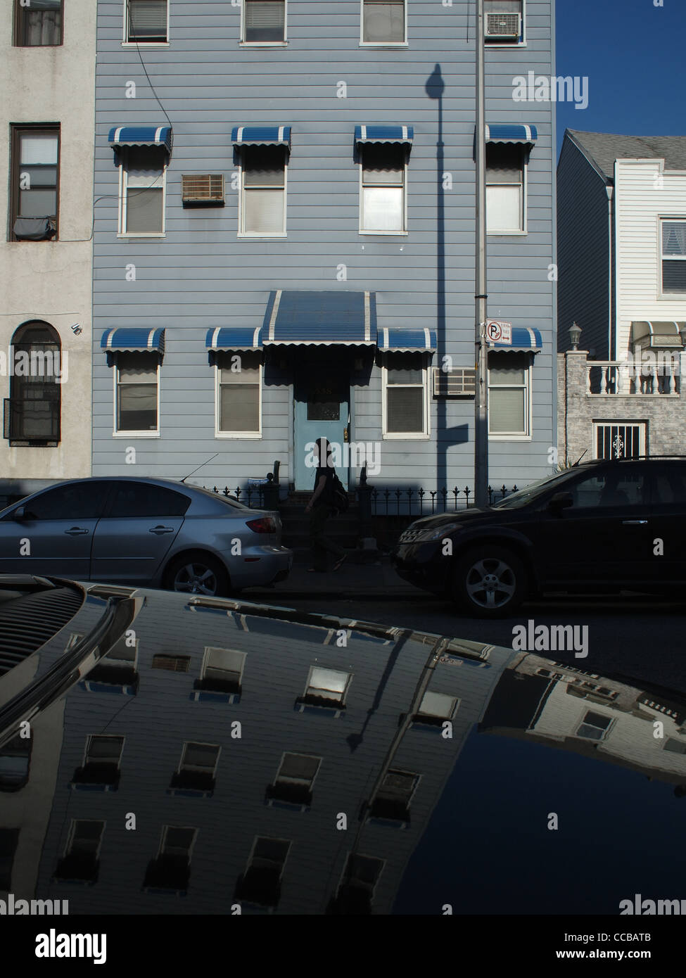 New York City Farbe und Licht: bunte Gebäude Fassaden und Reflexionen, Brooklyn, NewYork Stockfoto