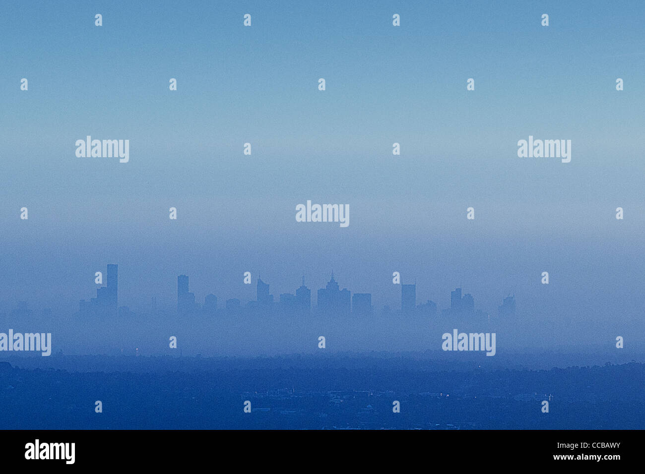 Blick von Melbourne City über Yarra Valley von Skyhigh Plattform Mt Dandenong Ranges Stadtbild Aussichtspunkt über die Stadt. Victoria Au Stockfoto