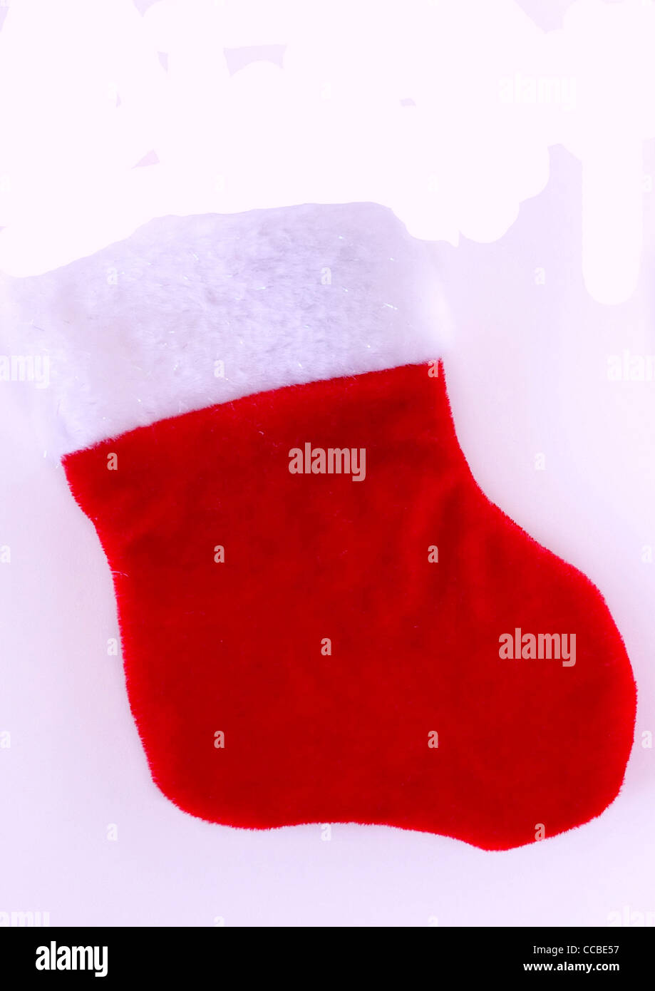 Ein Weihnachts-Strumpf vor einem weißen Hintergrund isoliert Stockfoto