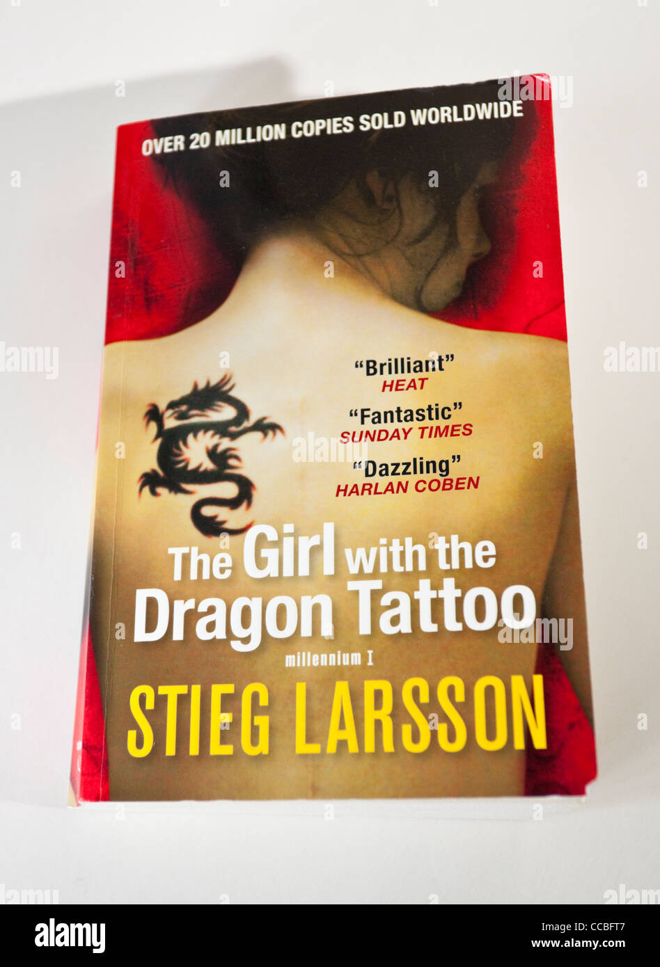 Das Mädchen mit dem Drachen Tattoo Buch. Stockfoto