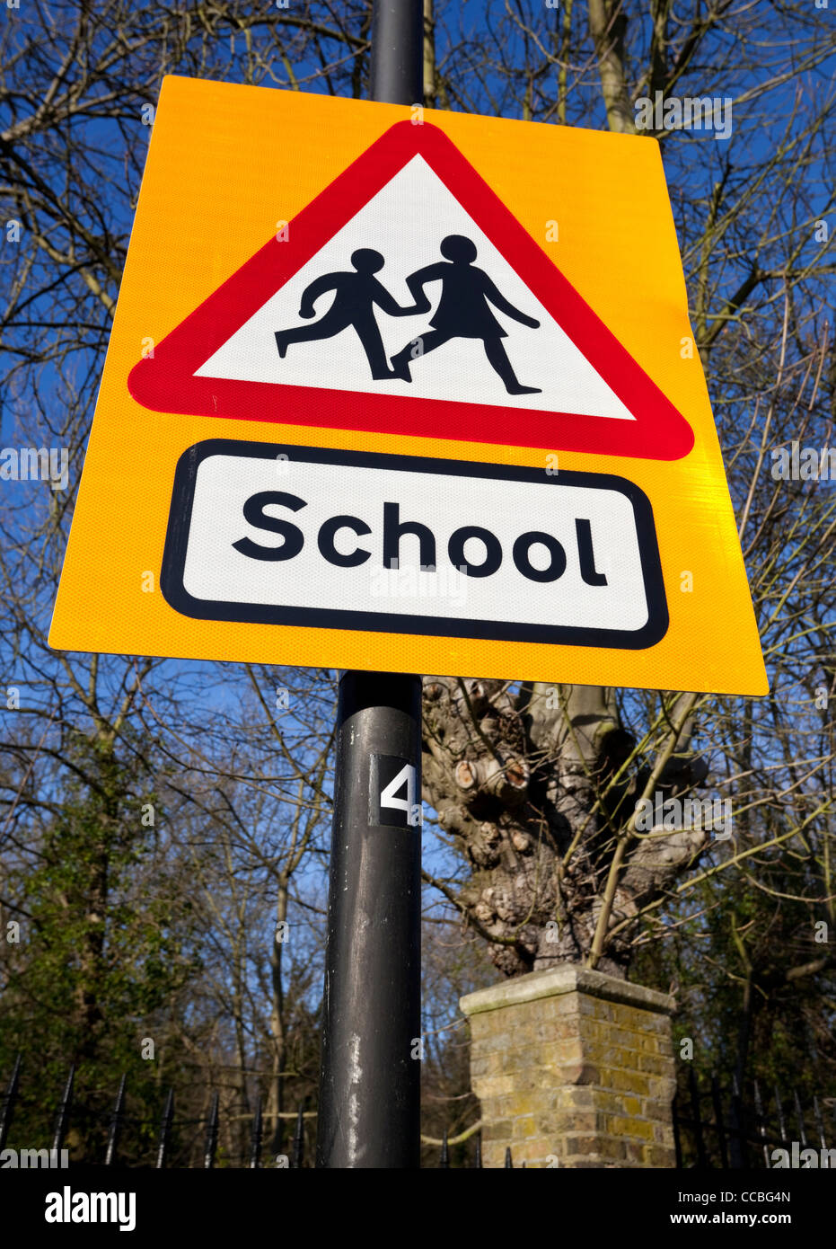 Schule aufrecht Verkehr Schild Warndreieck, England, UK Stockfoto
