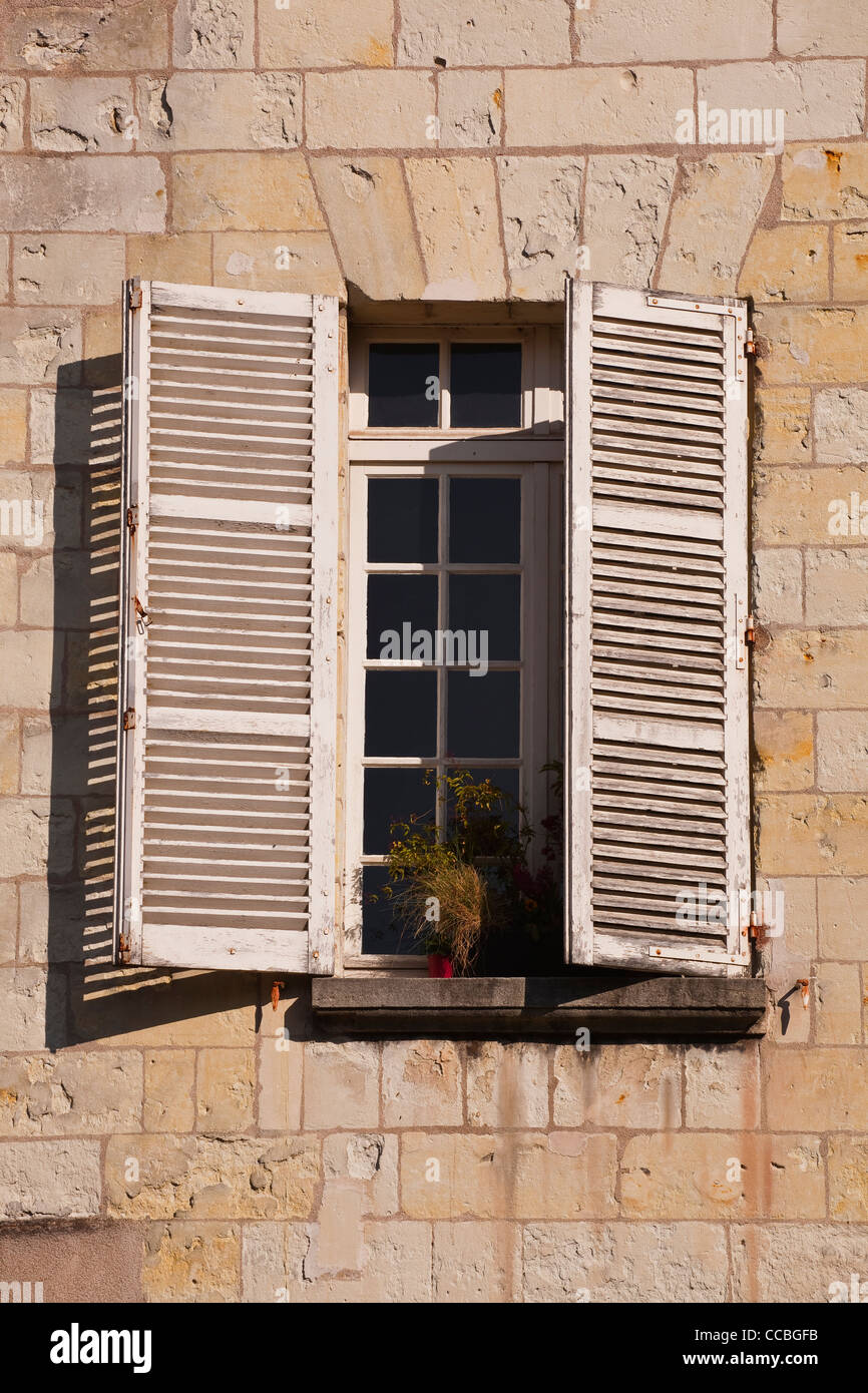 Alte französische Fenster in Vieux Tours, Tours, Indre-et-Loire, Frankreich. Stockfoto