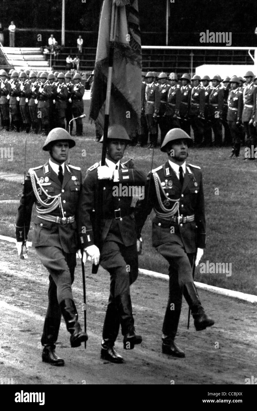 Militärische Zeremonie für Alumni der Offiziere Highschool der nationalen Volksarmee Armee NVA der DDR. Stockfoto