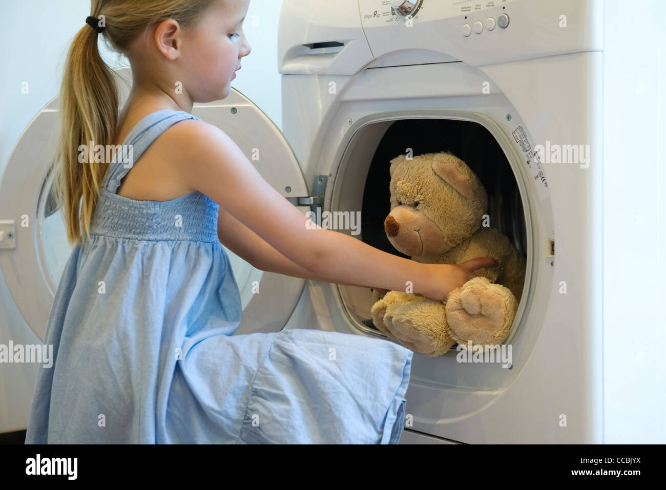 Waschmaschine und Trockner Stockfotos und -bilder Kaufen - Alamy