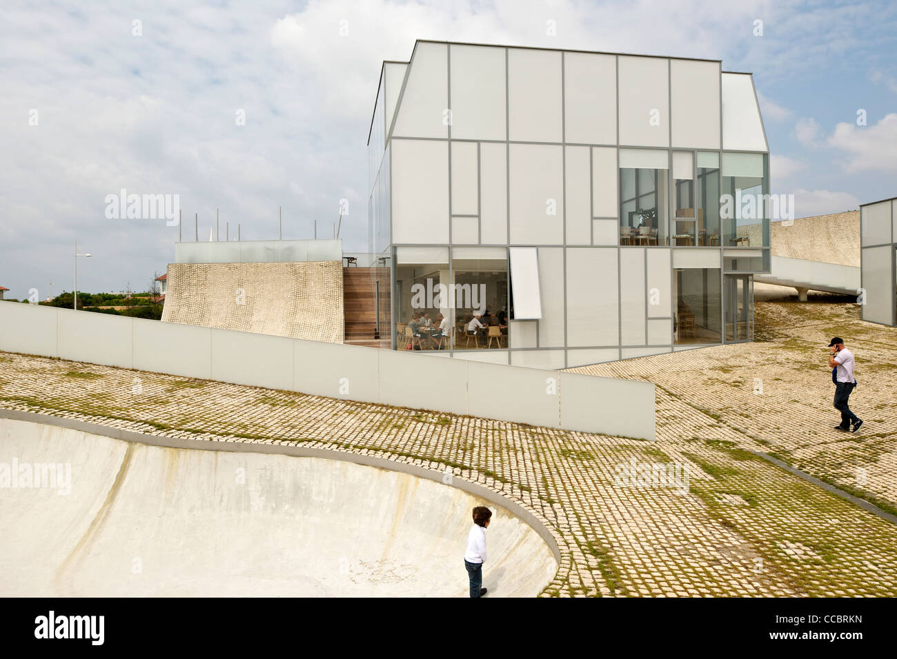 Die Cité De L'Océan Et Du Surfen, befindet sich In Biarritz, Frankreich. Ein Design von Steven Holl Architects In Zusammenarbeit mit brasilianischen Stockfoto