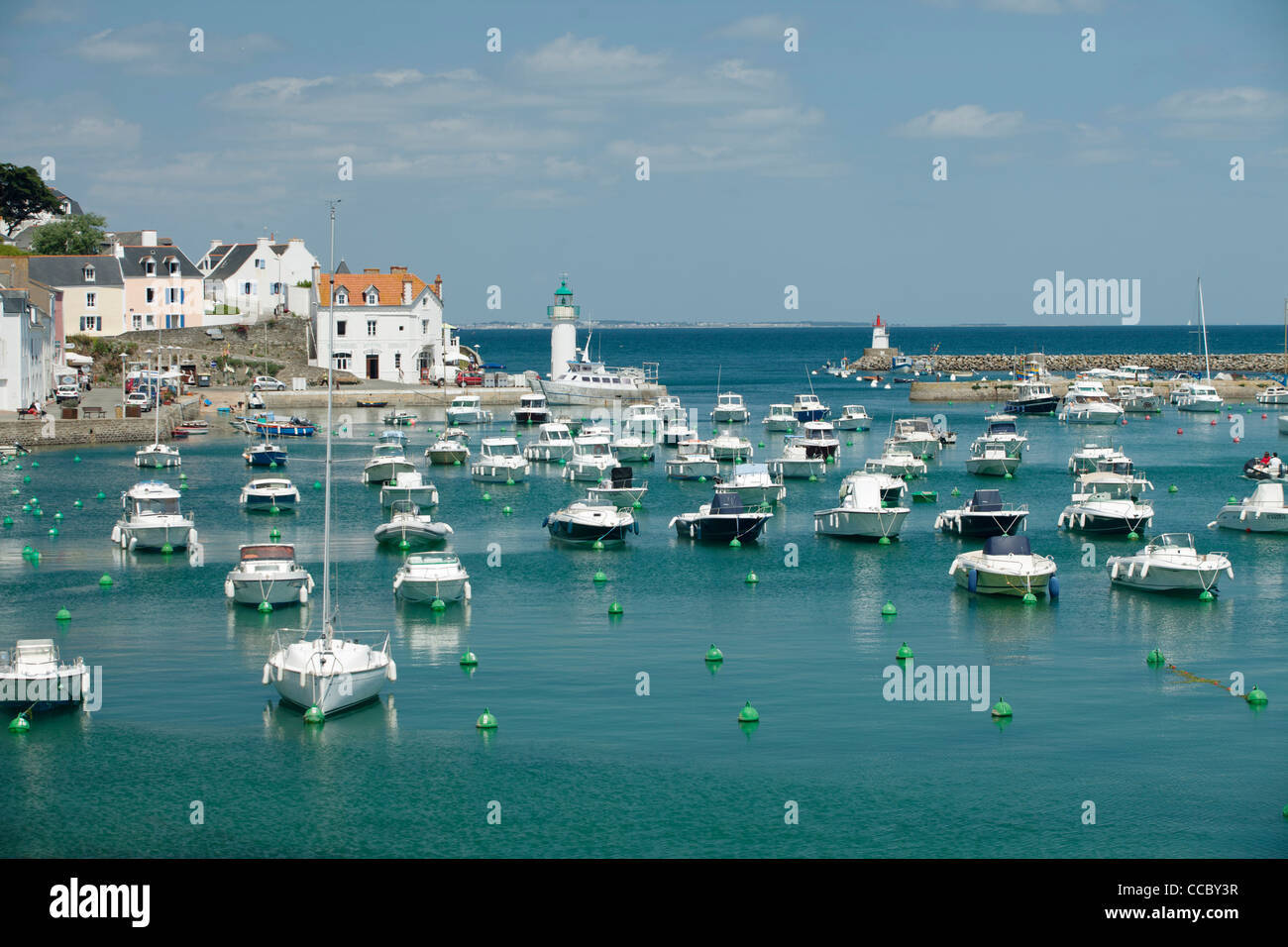 Boote in der Marina, Sauzon, Belle-Ile-de-Mer, Morbihan, Bretagne, Frankreich Stockfoto