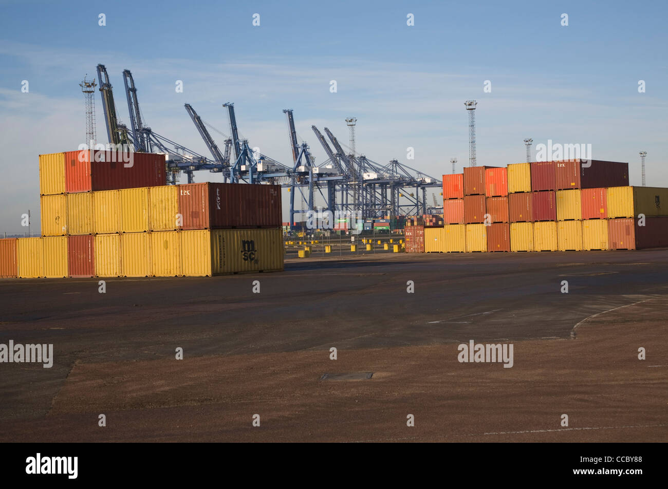 Stapel Container Hafen Felixstowe Suffolk England Stockfoto